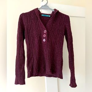 Women’s burgundy sweater with hood